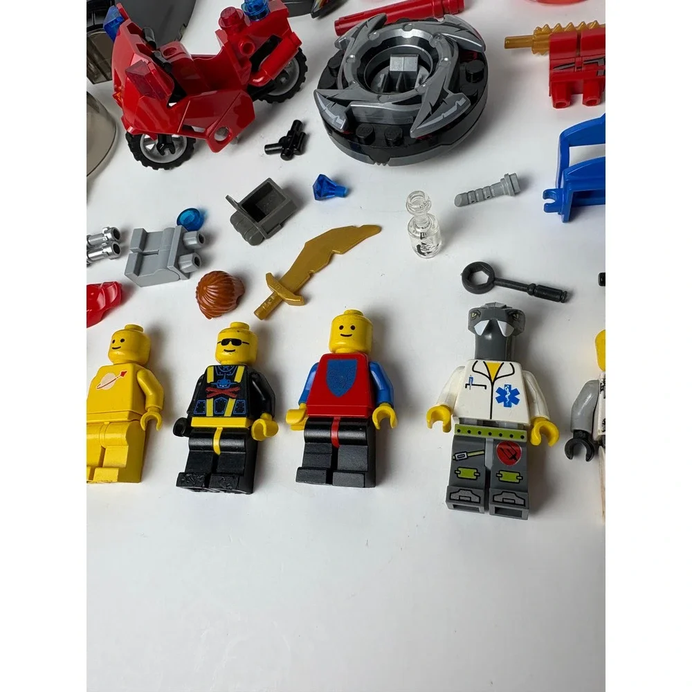 Mixed LEGO Minifigure & Accessory Lot Space Star Wars Castle Motorcycle Spinner
